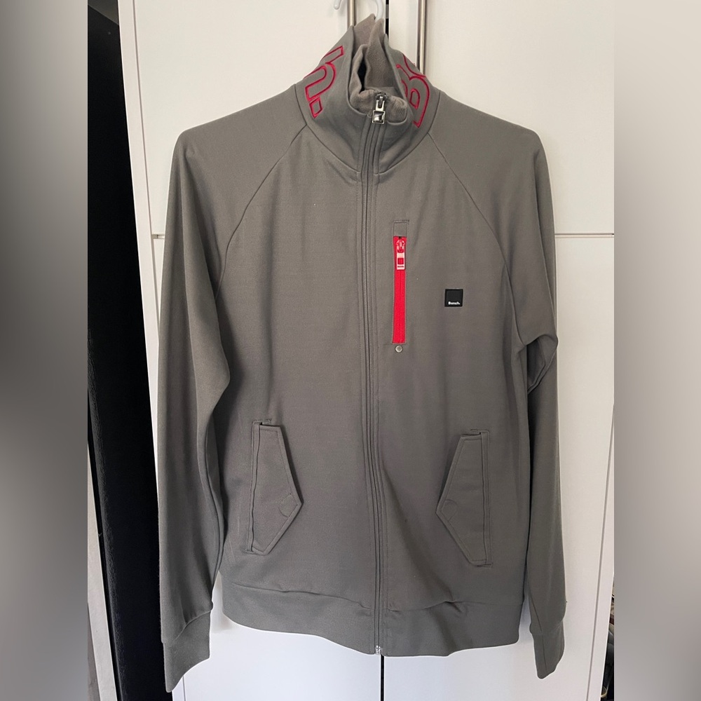 Men’s Grey and Red Bench Softshell/Track Jacket/Sweater Zip-Up, Size Small S